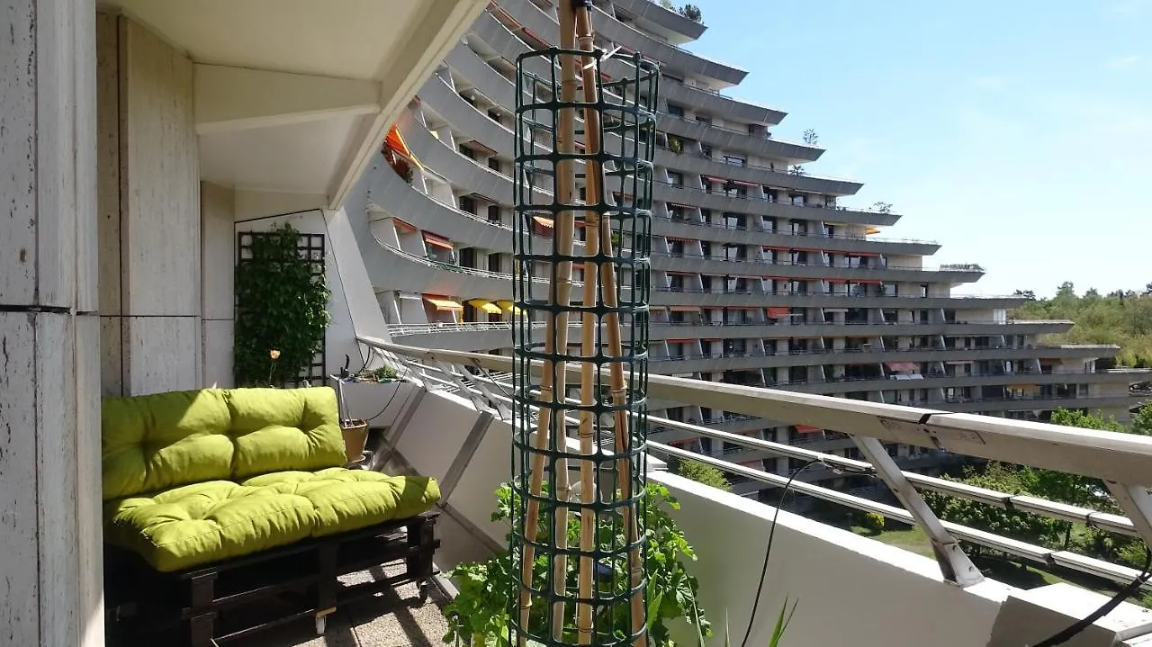 Homestay Guestroom With Wide View And Pool Near City Side, 2Nd Guest With Extra Bed Possible Frankfurt am Main Germany