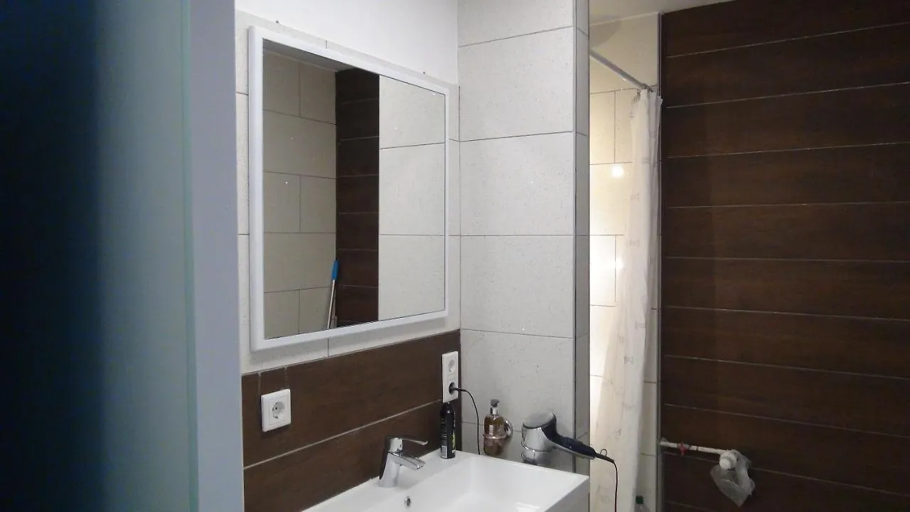 Homestay Guestroom With Wide View And Pool Near City Side, 2Nd Guest With Extra Bed Possible Frankfurt am Main