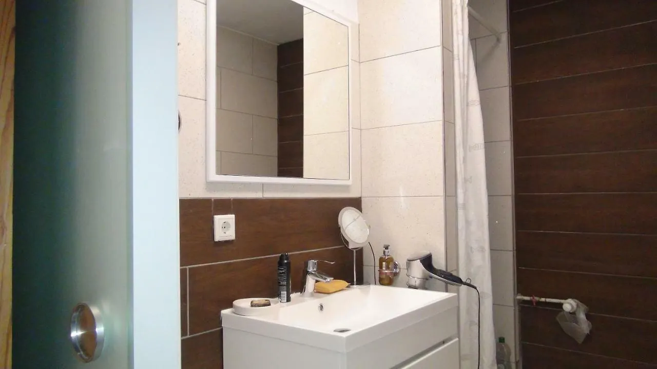 Guestroom With Wide View And Pool Near City Side, 2Nd Guest With Extra Bed Possible Frankfurt am Main Germany