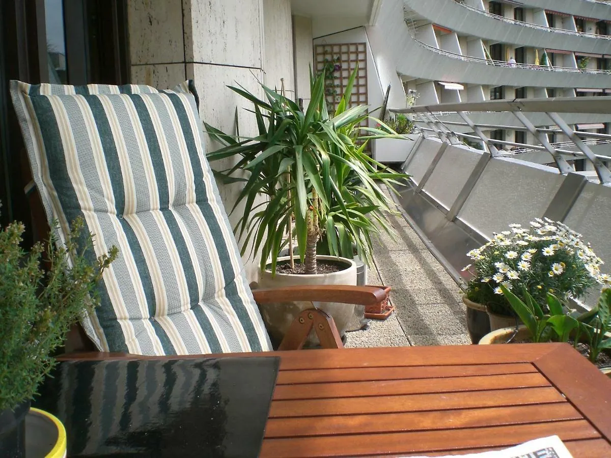 Guestroom With Wide View And Pool Near City Side, 2Nd Guest With Extra Bed Possible Frankfurt am Main