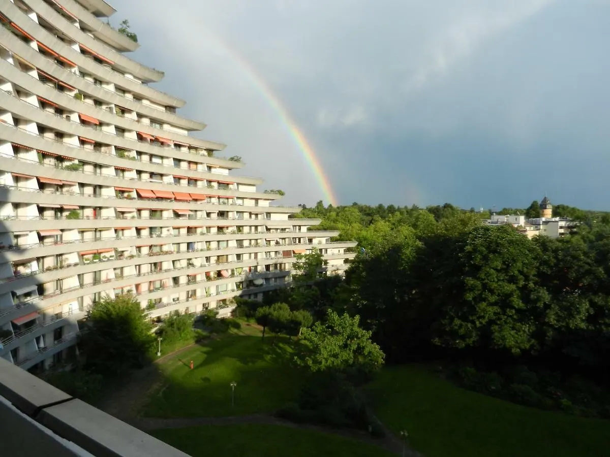 Homestay Guestroom With Wide View And Pool Near City Side, 2Nd Guest With Extra Bed Possible Frankfurt am Main